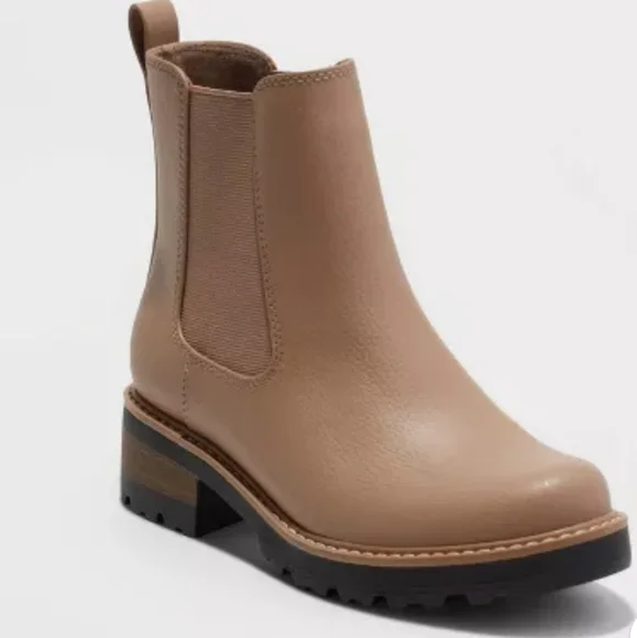 Hiking Boots Celina Chelsea Boots Universal Thread Shoes New